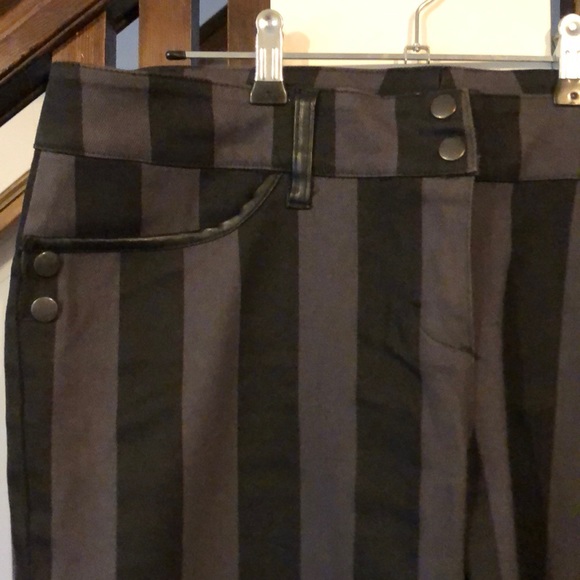 RARE Lip Service Paycho Circus Y2K goth 3/4 capri pants in Black & Grey 2XL - Picture 3 of 7